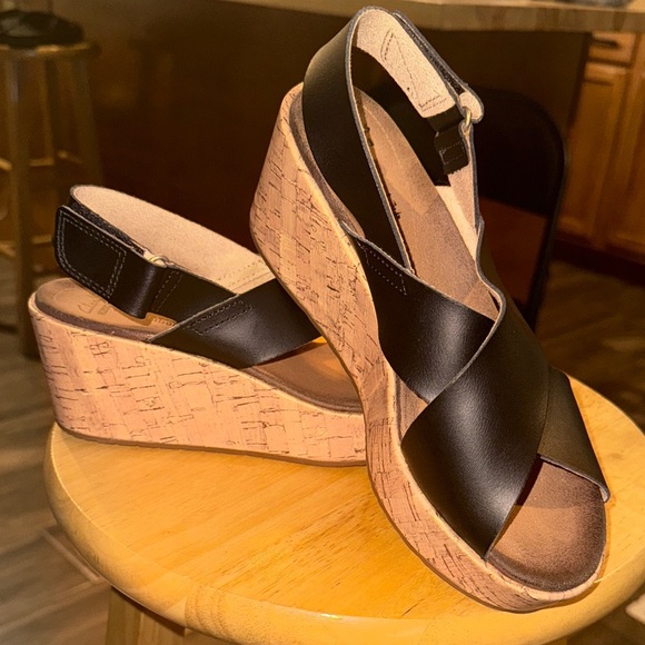 Clarks Black Leather Wedge Sandals - Picture 5 of 6